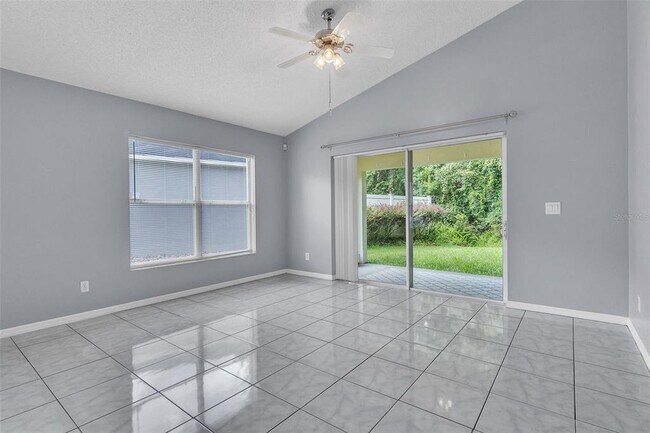 Building Photo - 4454 King Edward Dr