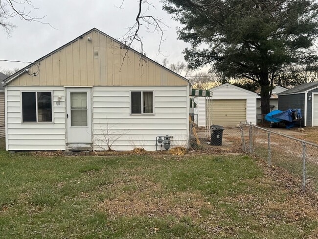 Primary Photo - 2 Bedroom / 2 Bathroom house in Peoria wit...
