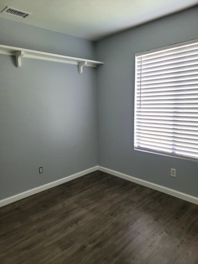 Building Photo - Nice Single Story Home Close to the Entrance of EAFB