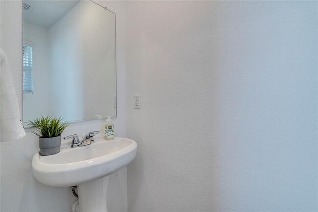 Building Photo - 194 George Neggan Ln