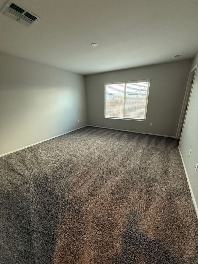 Building Photo - 3 Bed | 2 Bath | 1,456 Sq Ft | 2-Car Garage