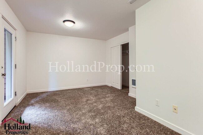 Building Photo - ** BEST PRICE ** - Wonderful 3 Bed 3 Bath ...