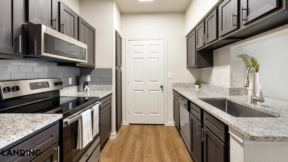 Building Photo - 3250 Hudson Crossing