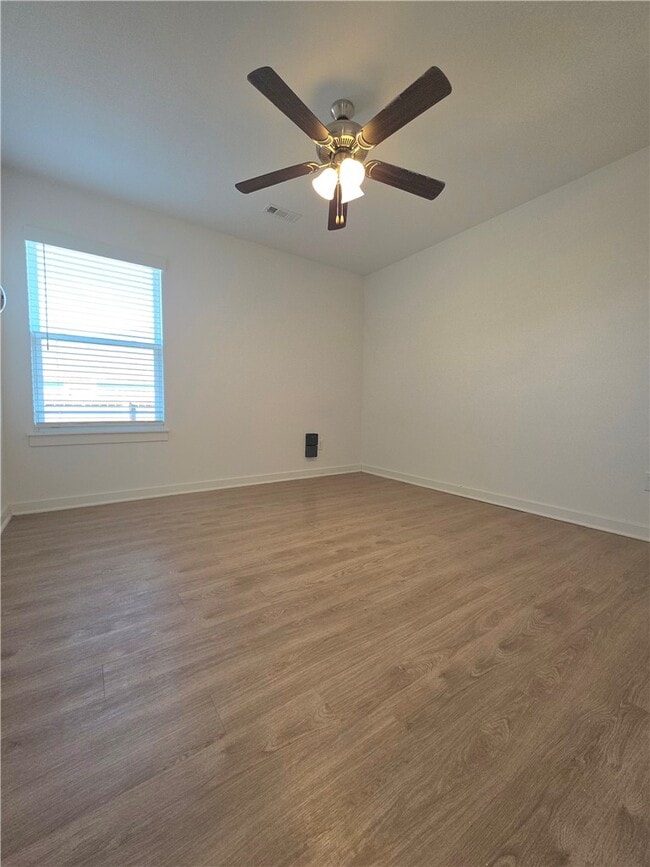 Building Photo - 704 W Loren Dr