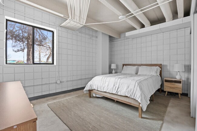 Building Photo - 415 S Weber St