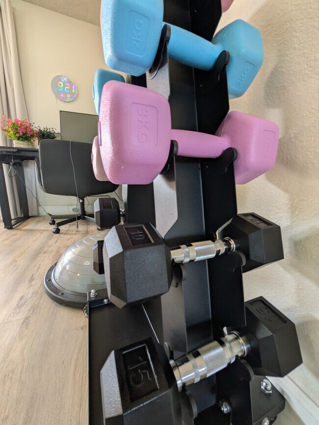 Building Photo - Cornell