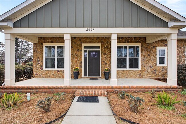 Building Photo - 3078 Dickinson Dr