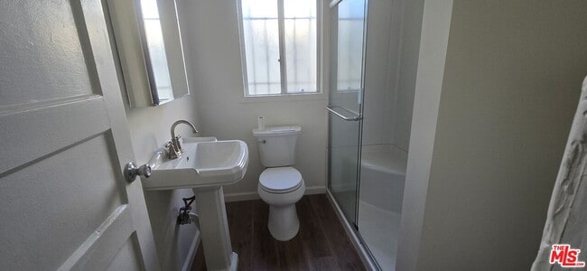 Building Photo - 1153 W 39th St