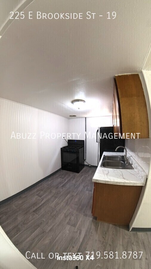 Building Photo - 225 E Brookside St