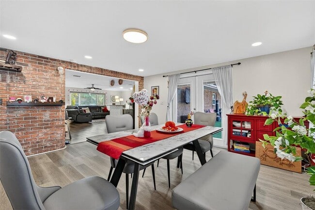 Building Photo - 11761 80th Ave