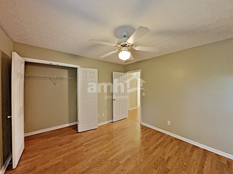 Building Photo - 875 Clairidge Ln