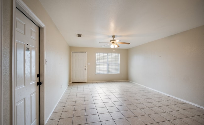 Building Photo - 1152 Misty Acres Dr