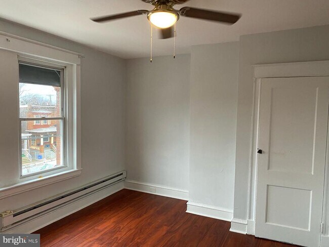 Primary Photo - 1221 S 52nd St
