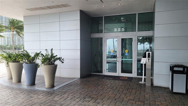 Building Photo - 325 S Biscayne Blvd