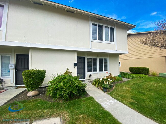 Building Photo - $3095-Updated Two Story Town Home in Bloss...