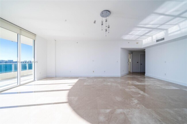 Building Photo - 3330 NE 190th St