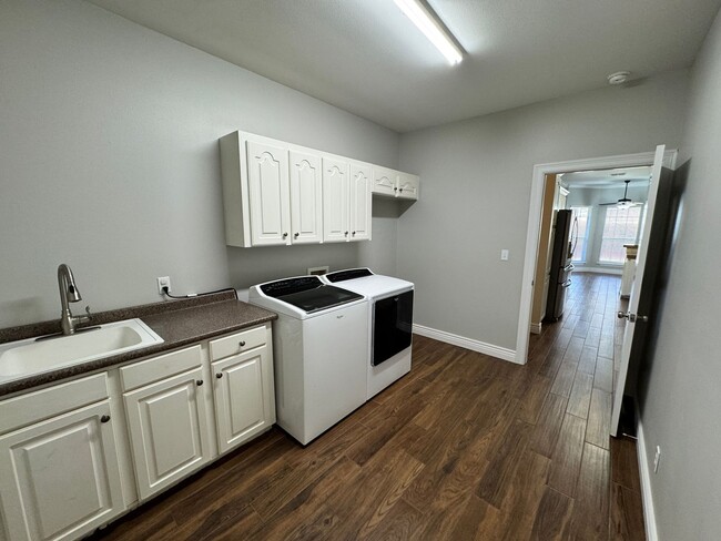 Building Photo - Gated Community close to Barksdale Air For...