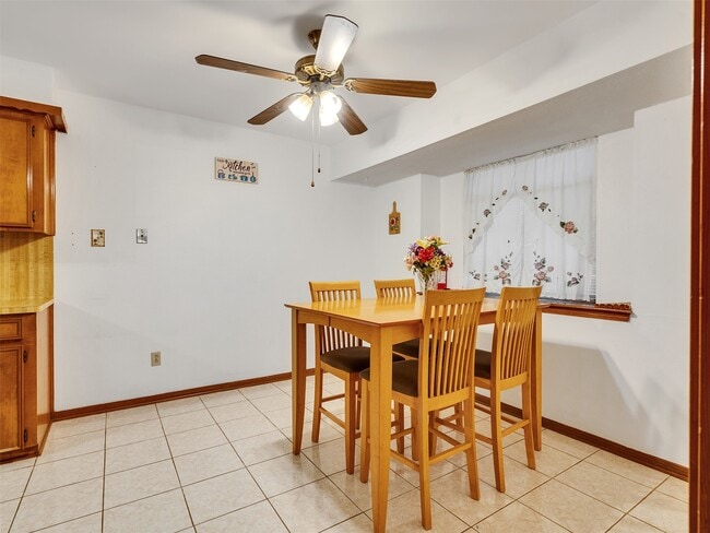 Building Photo - 4002 Thistledown Dr
