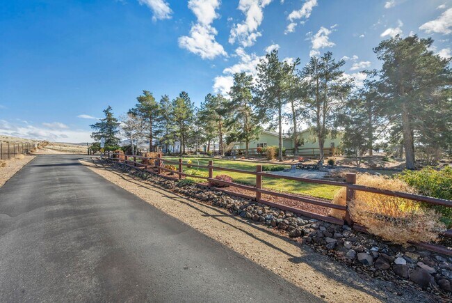 Building Photo - Single Story Home Located on a Ranch