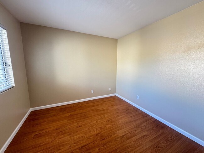 Building Photo - Immaculate 4Bd/2.5Ba Home with New Fridge, AC, Fenced Back Patio in Aliso Viejo!