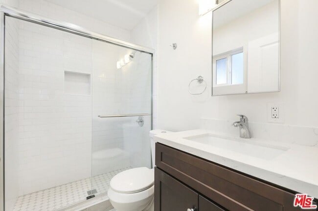 Building Photo - 1722 N Ave 45