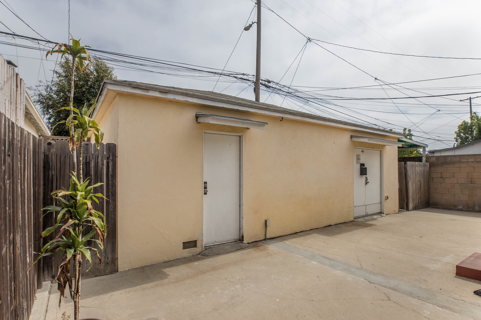 Building Photo - 740 Flower Ave