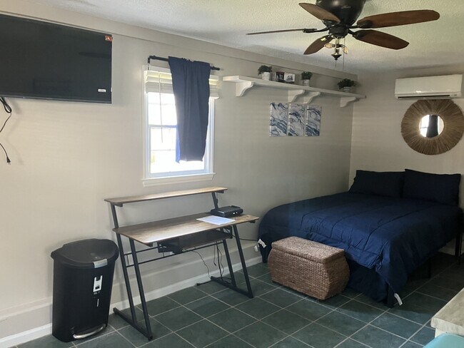 Building Photo - 1105 W Rock Spring Rd