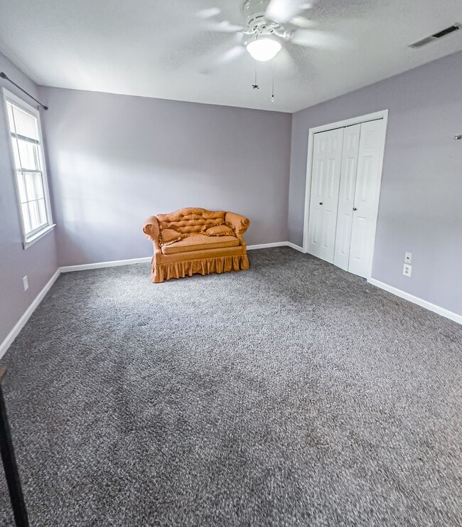 Building Photo - Lovely Home! Lots Of Space!