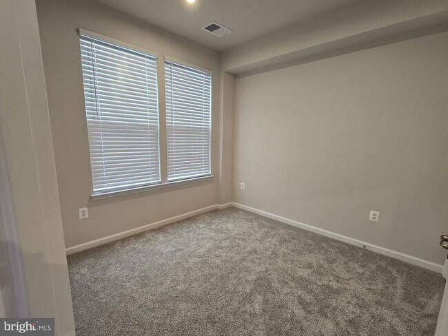 Building Photo - 4928 Dunhaven Dr