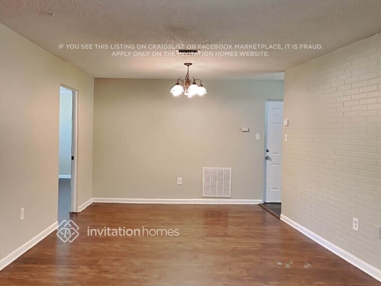 Building Photo - 1926 Valley Dr