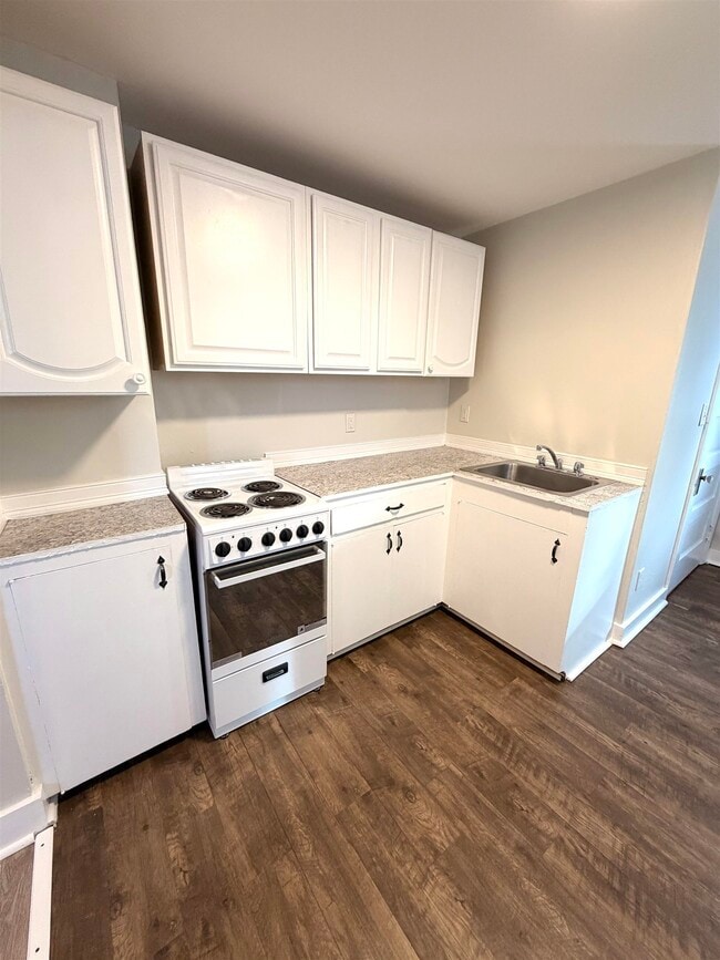 Building Photo - 39 Mead St