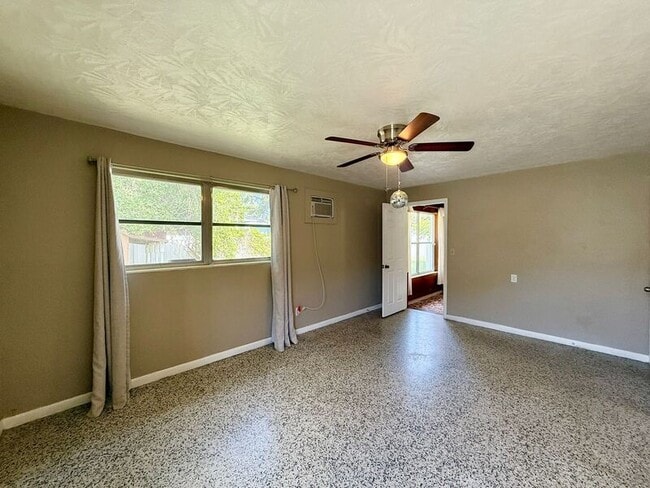 Building Photo - 1501 Carlos Ave