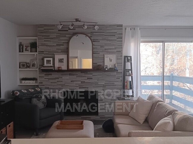 Building Photo - 1407 Riverview Dr