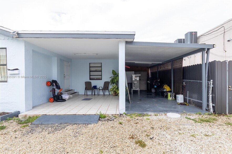 Building Photo - 3925 SW 88th Pl
