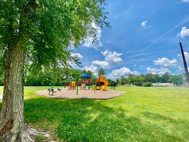 Building Photo - 1423 Goldfinch Ln