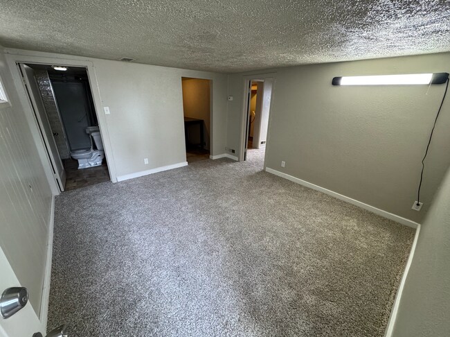 Building Photo - 140 N 200 E