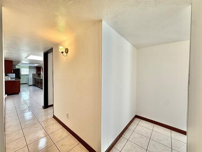 Building Photo - 7111 El Sereno Dr