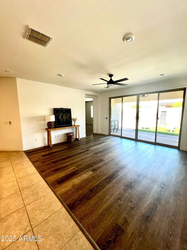 Building Photo - 9846 E Talon Ave