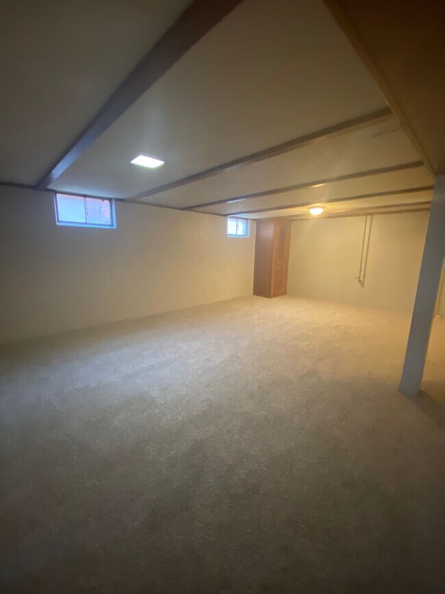 Building Photo - 2 Bed 2 Bath house with BONUS room in basement!