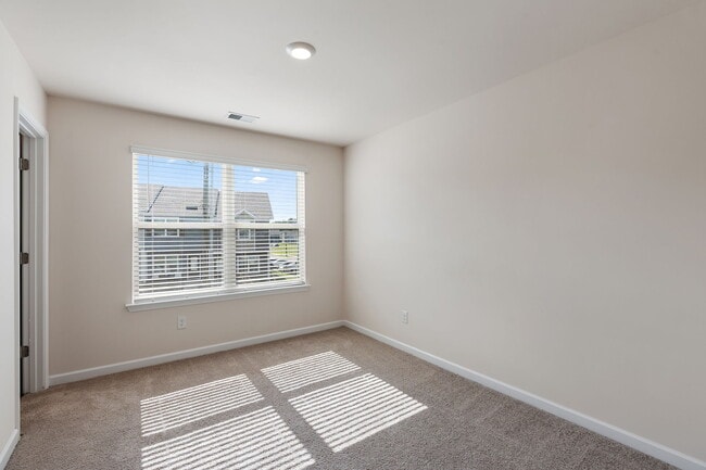 Building Photo - 8104 Logan Dr
