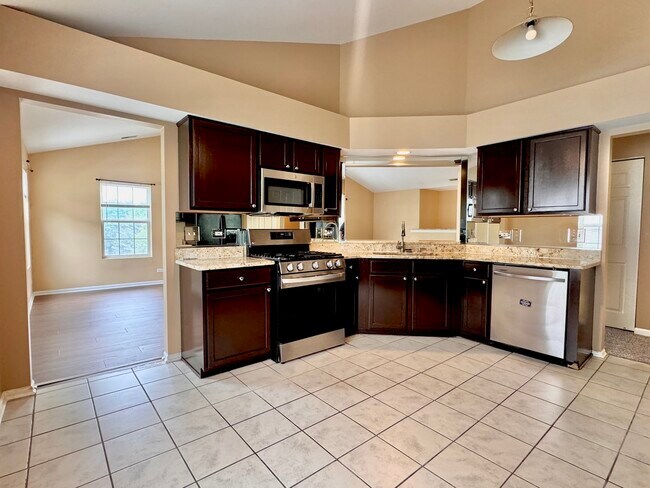 Building Photo - 2905 Stonewater Dr