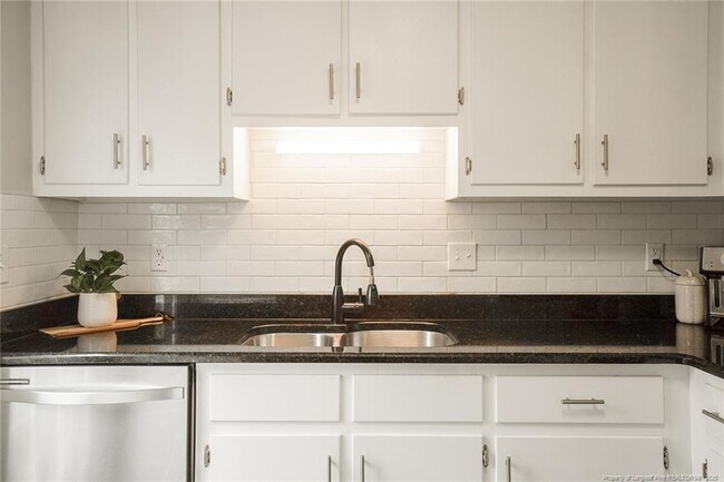 Building Photo - 425 Bayberry Ct