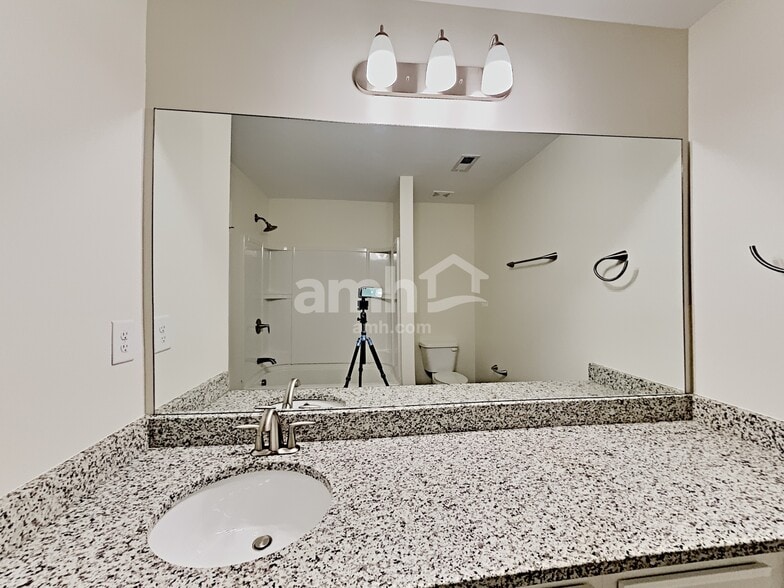Building Photo - 3557 Okelly Dr