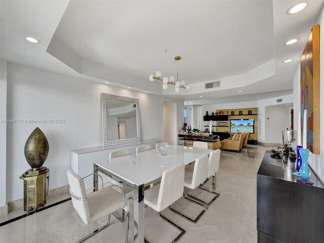 Building Photo - 7000 Island Blvd