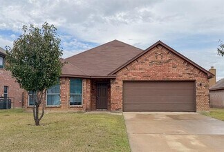 Building Photo - 1422 Julie St