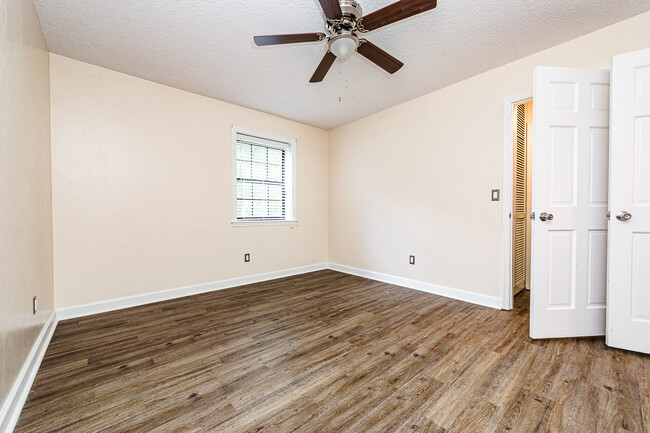 Building Photo - 20 Crooked Tree Trail