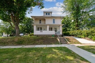 Building Photo - 2321 Iowa St