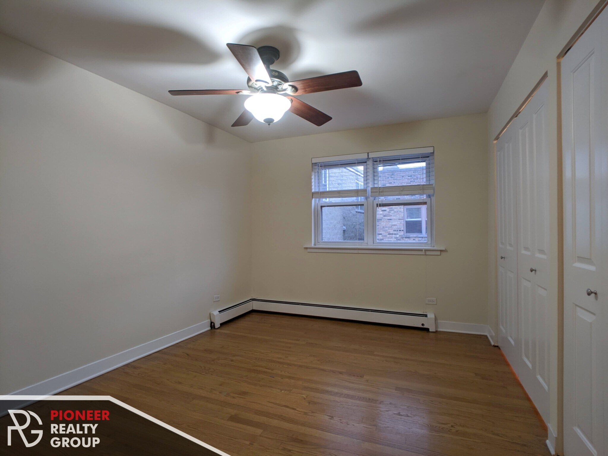 Building Photo - 643 W Wrightwood Ave