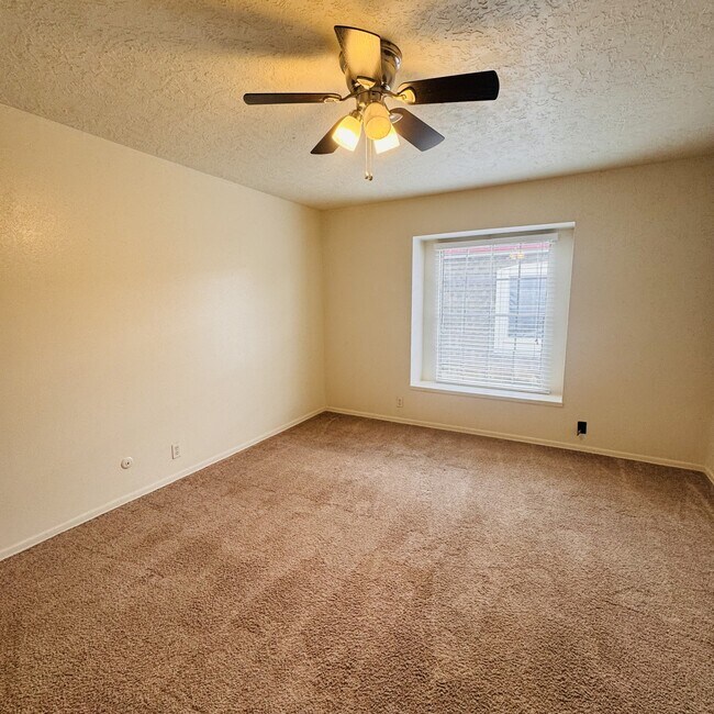 Building Photo - 2901 Helena Ave