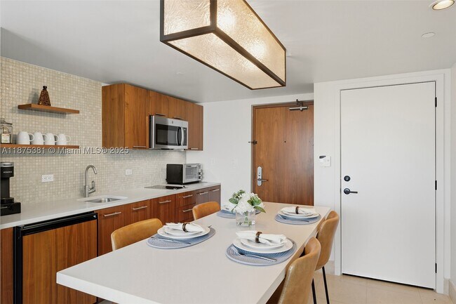 Building Photo - 6801 Collins Ave